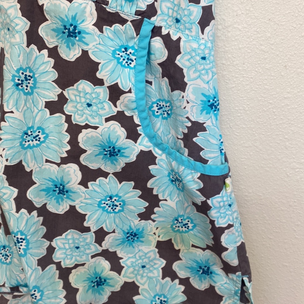 Healing Hands Teal Gray Floral Scrub Top Small - Picture 4 of 5
